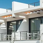 Pearl Island Homes 凯里尼亚