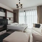 Pearl Island Homes 公寓 凯里尼亚