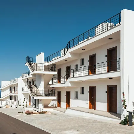 아파트 Pearl Island Homes 키레니아